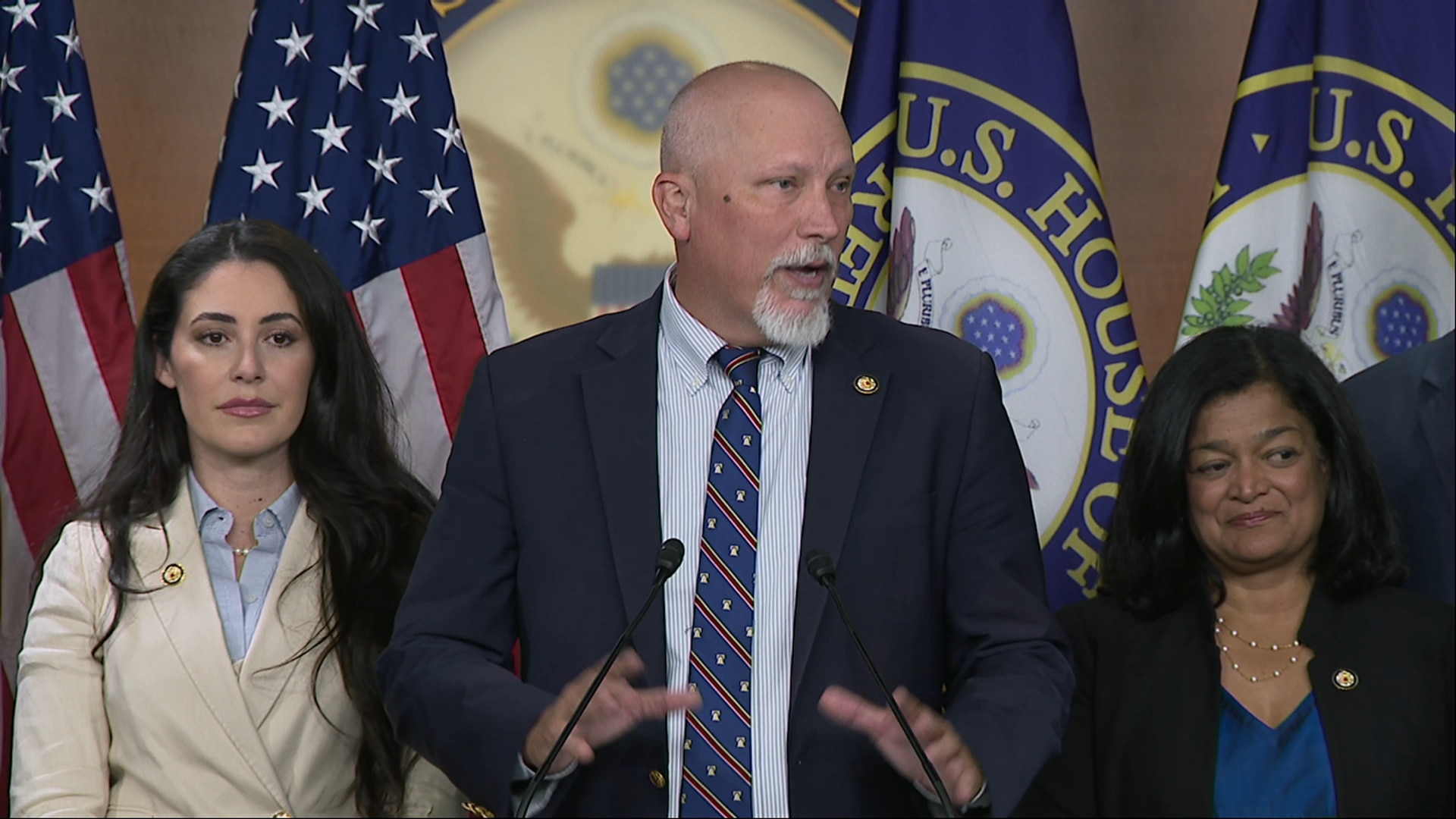 Roy, AOC Join Forces to Ban Lawmaker Stock Trading