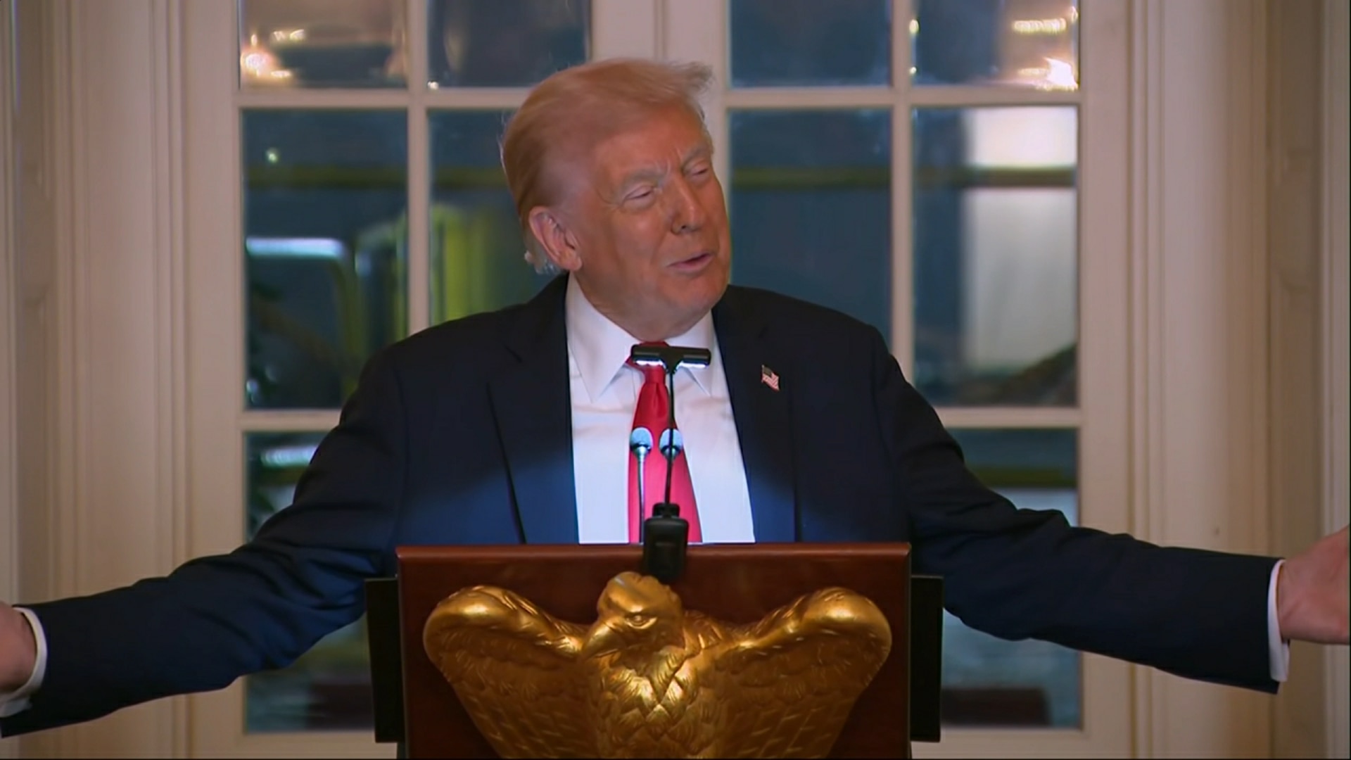 (10/15) Trump Hosts Dinner for WH Ballroom Donors