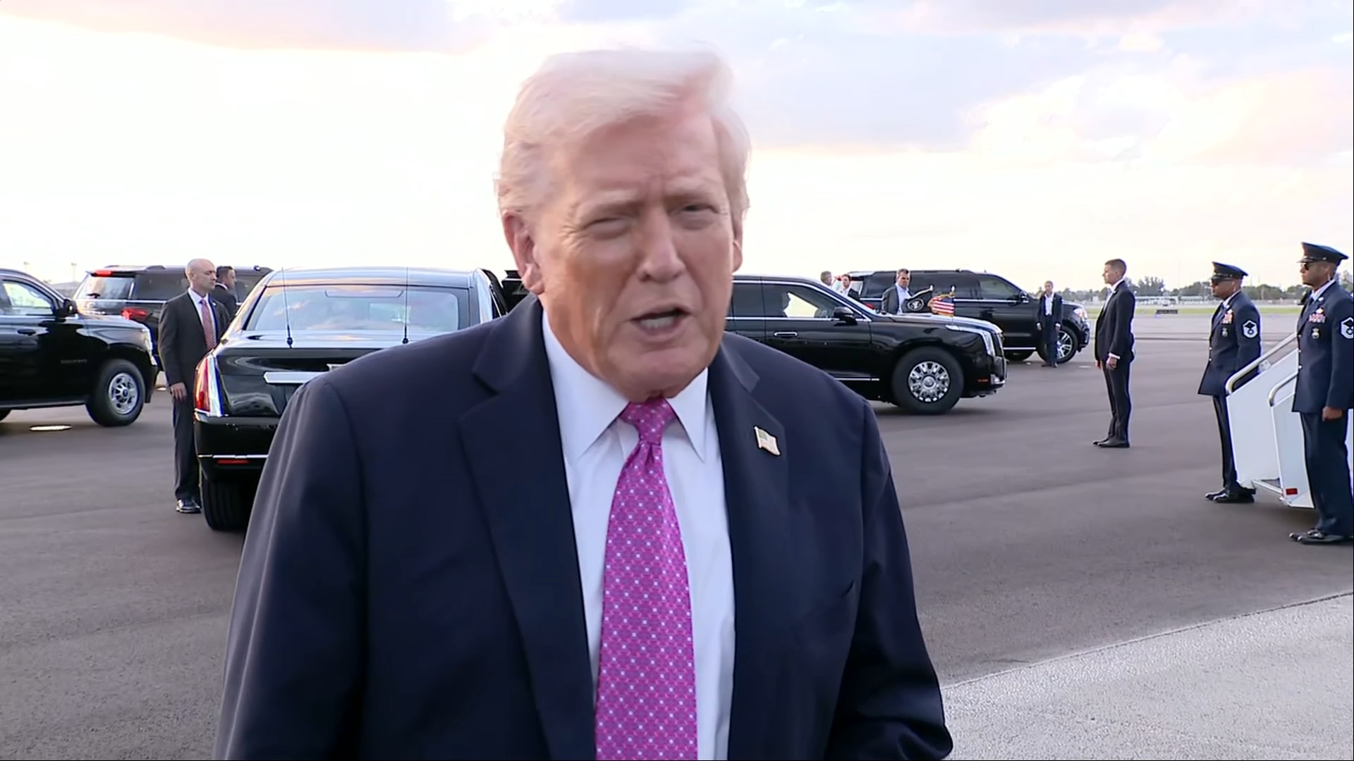 (10/17) Trump Arrives in Palm Beach