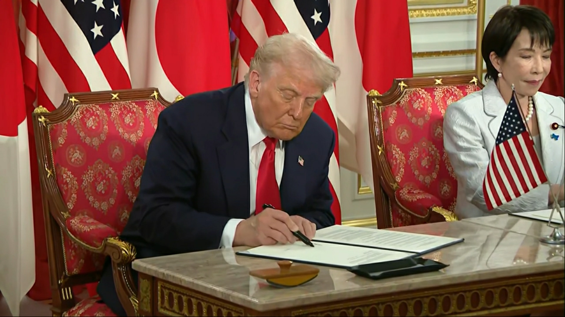 (10/27) Trump Meets With Japanese PM Takaichi