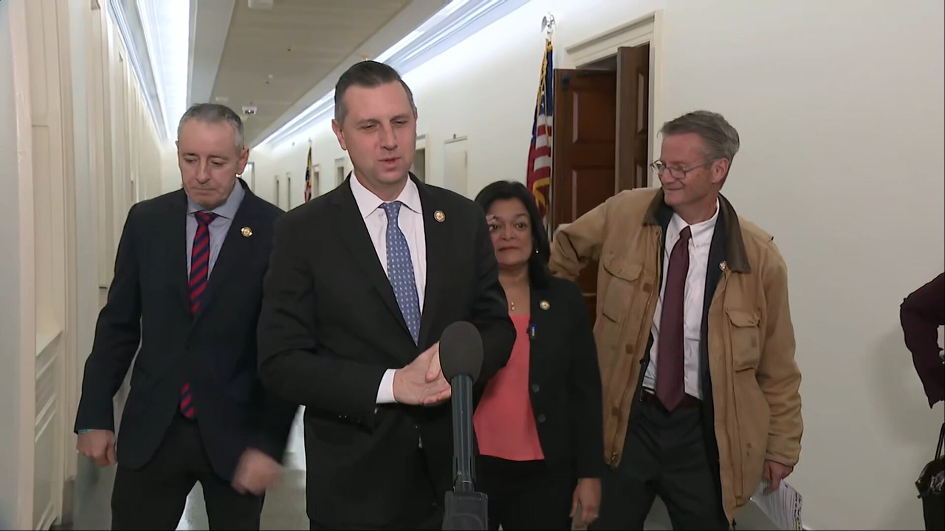 Bipartisan Effort to Ban Lawmaker Stock Trading