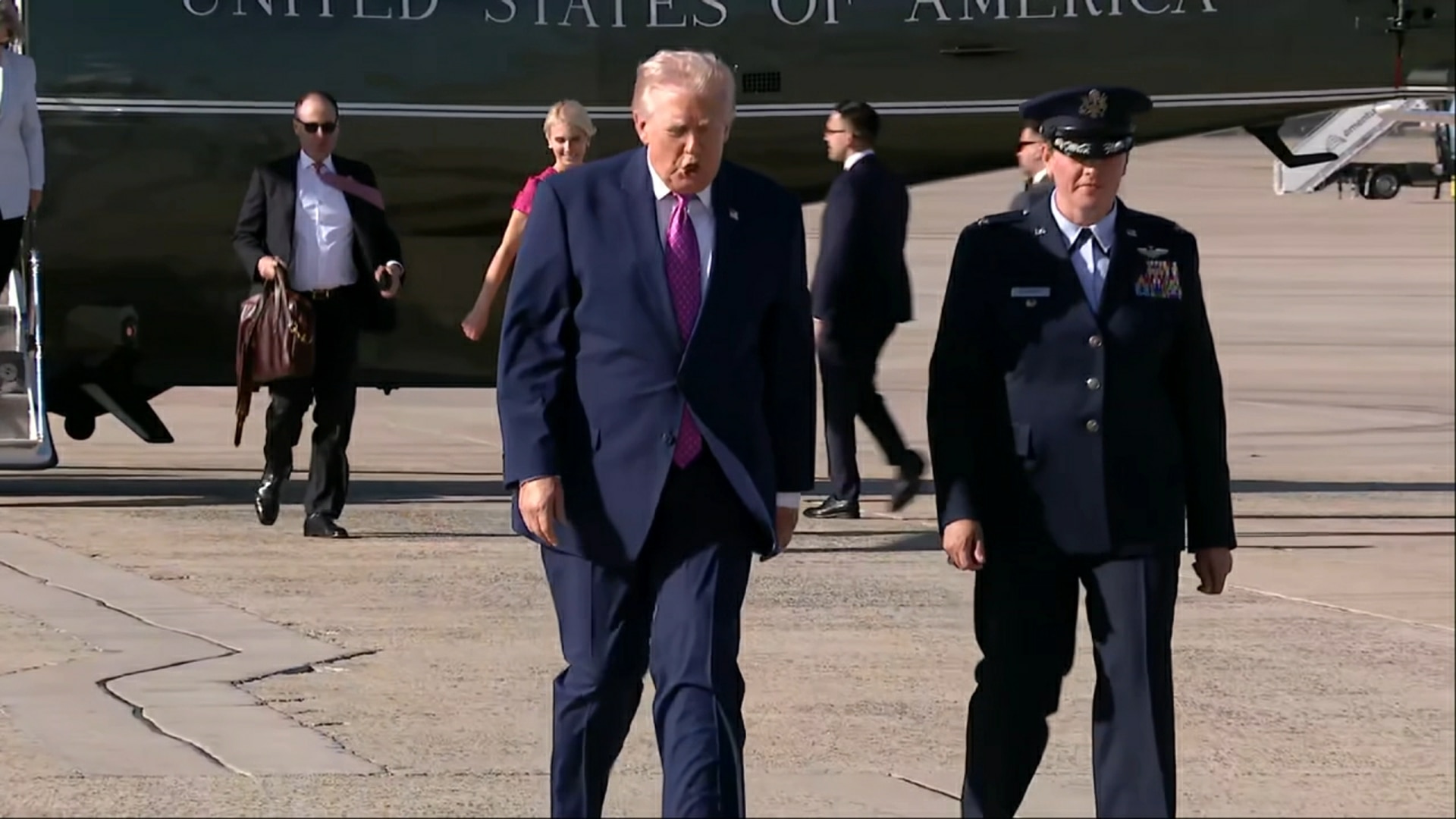 President Donald Trump Remarks - (4/10) Trump on Iran Talks and Strait Reopening