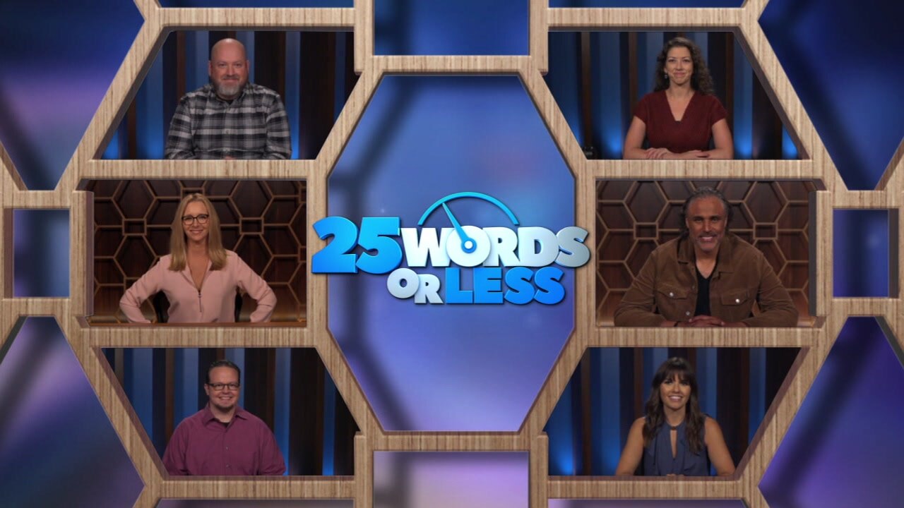 Lisa Kudrow Aims For Back-To-Back Victories!