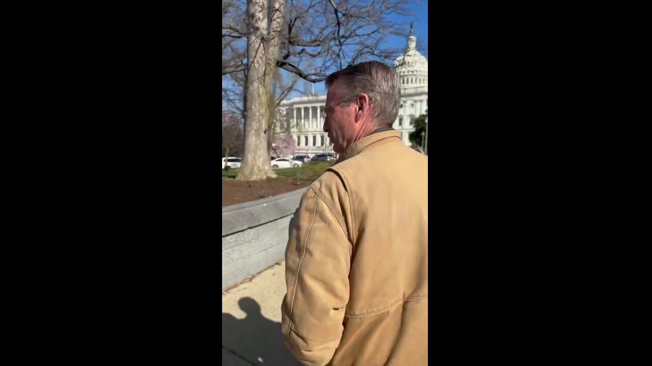 Republican congressman shuts down troll on Capitol Hill