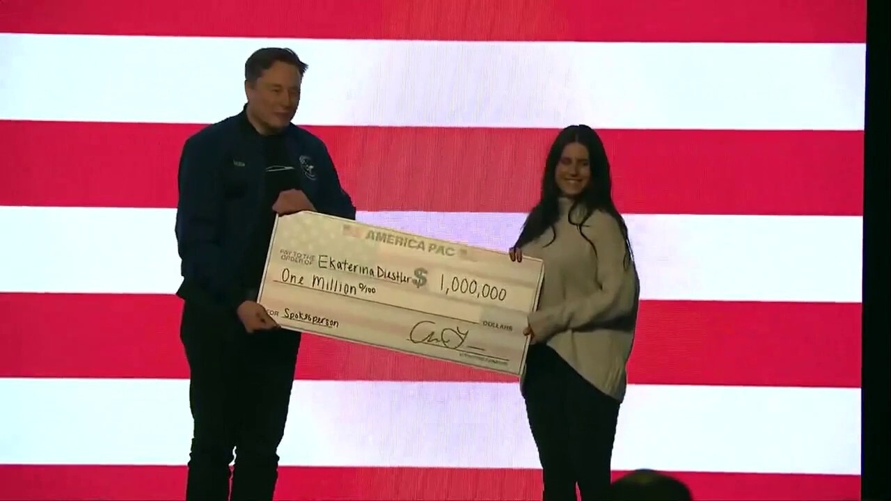WATCH: Elon Musk hands out $1,000,000 checks at Wisconsin town hall