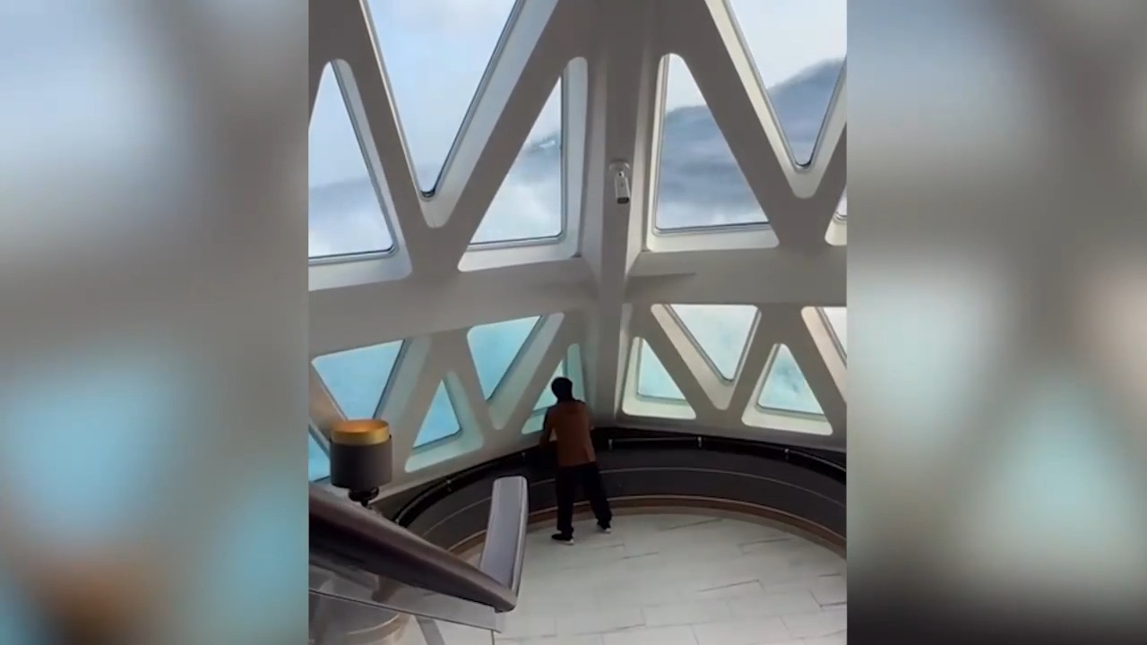 Luxury cruise ship caught in 40-foot waves while sailing through Drake Passage