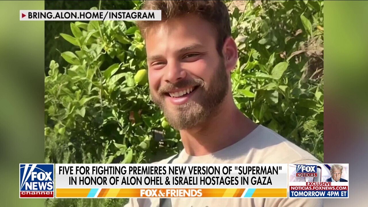 Five for Fighting premieres new version of 'Superman' in honor of Israeli hostages