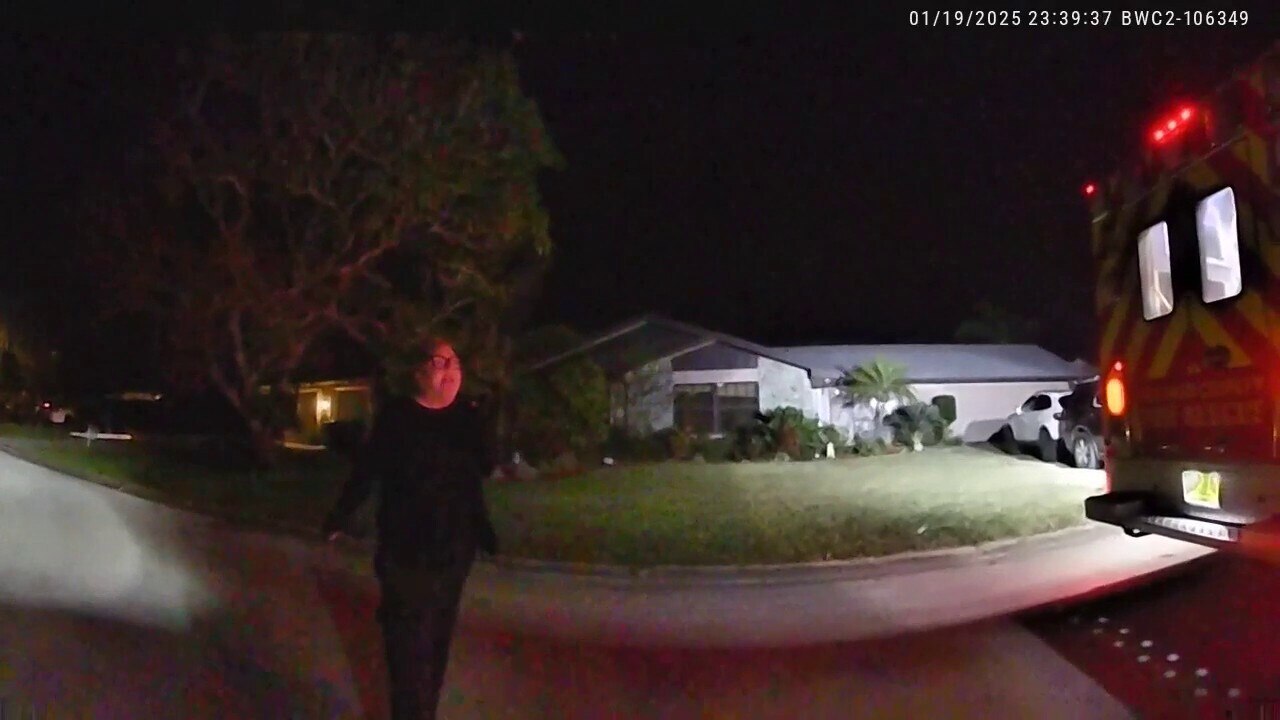 Florida teacher yells at police officer after he busted party