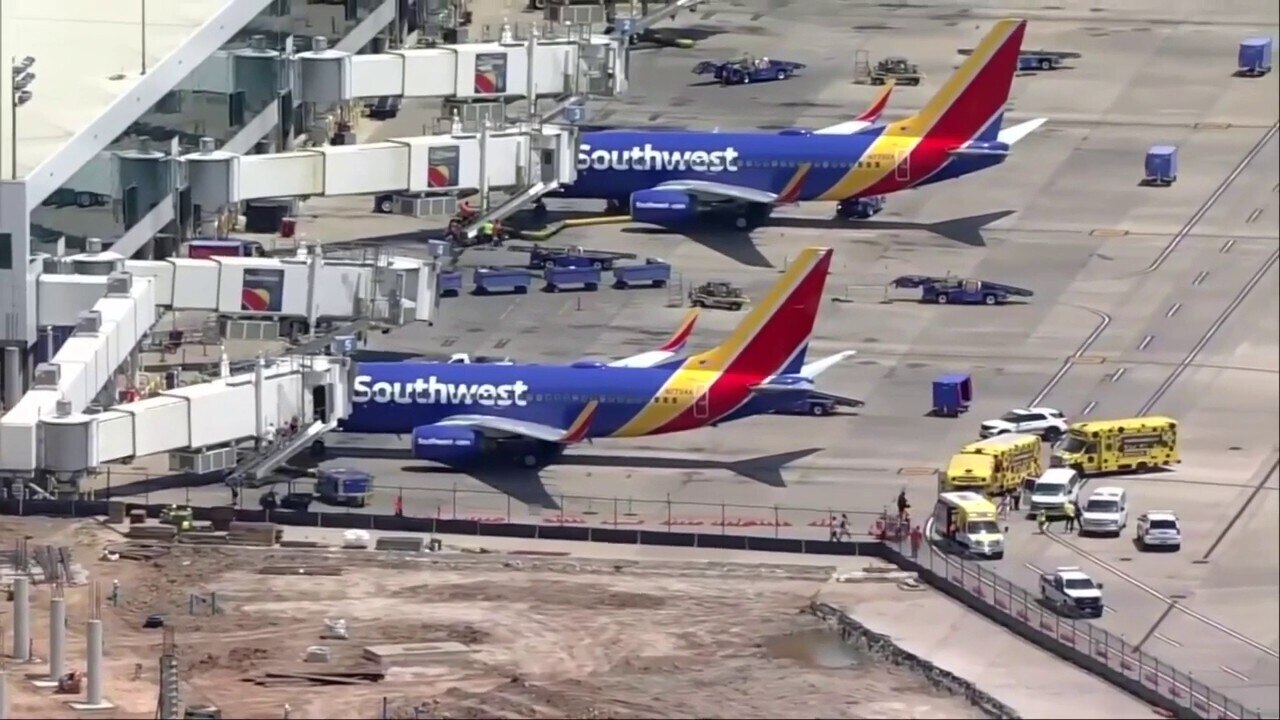 Southwest plane reports engine issue, returns to Texas airport