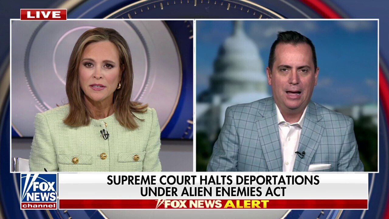 Supreme Court temporarily halts Venezuelan deportations