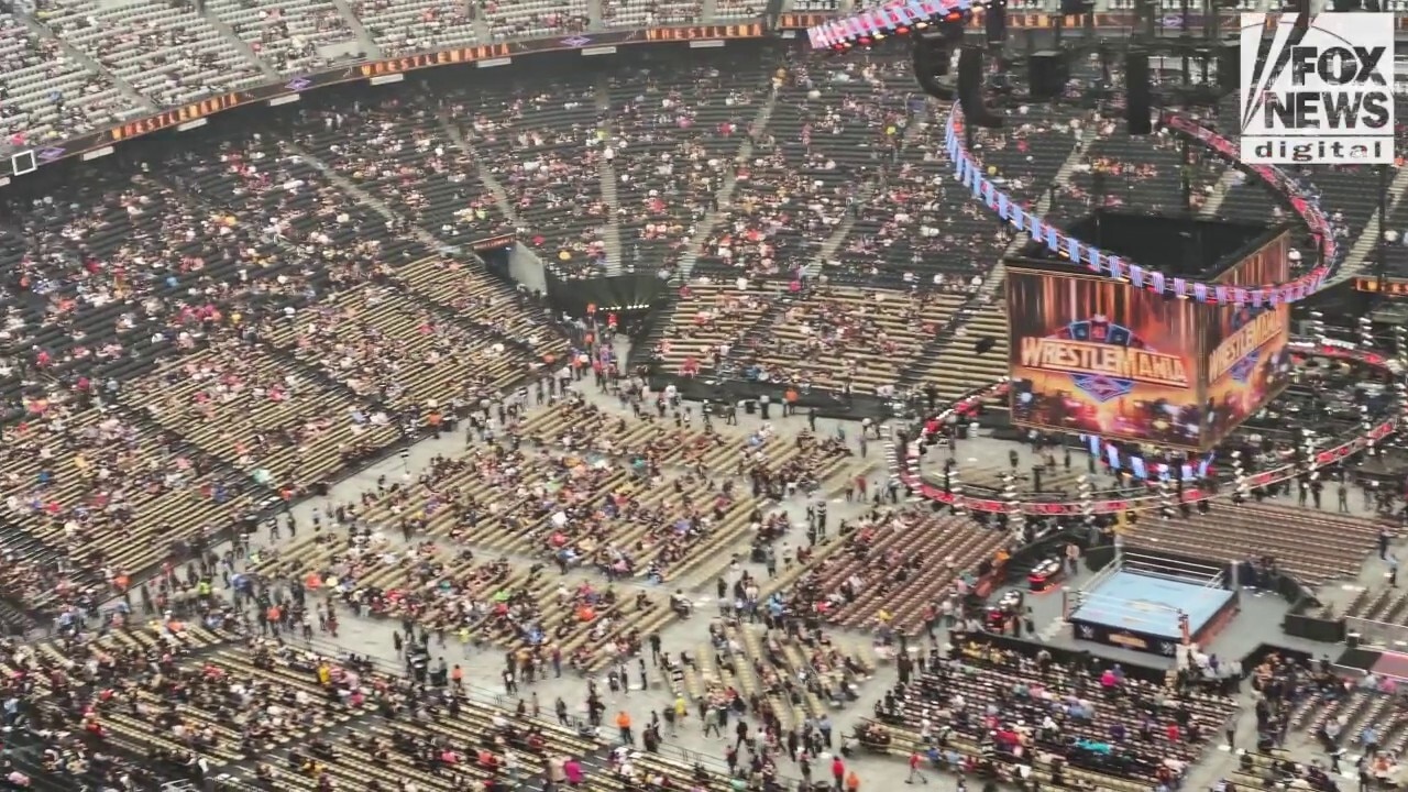 WWE fans trickle into Allegiant Stadium for WrestleMania 41
