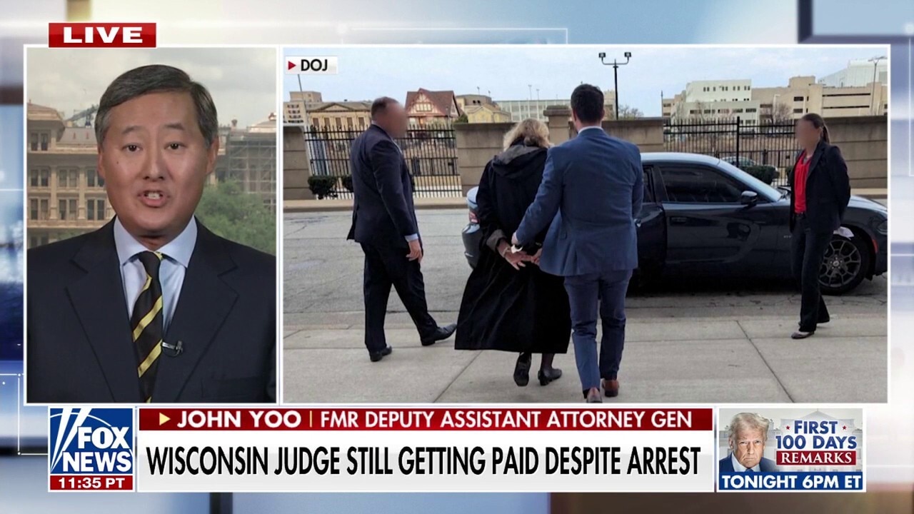 None of us has the right to prevent ICE agents from doing their job, says ex-SCOTUS law clerk