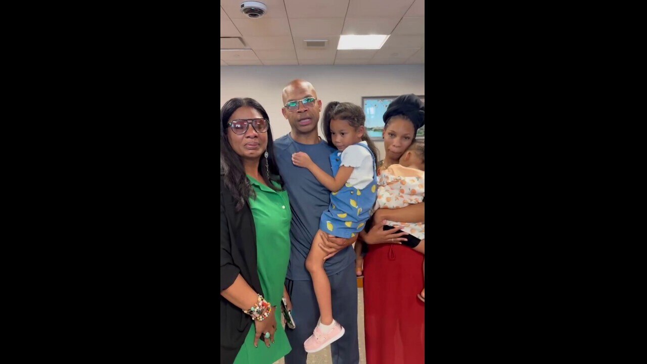  Tony Holden thanks President Donald Trump after being freed from detention in Kuwait