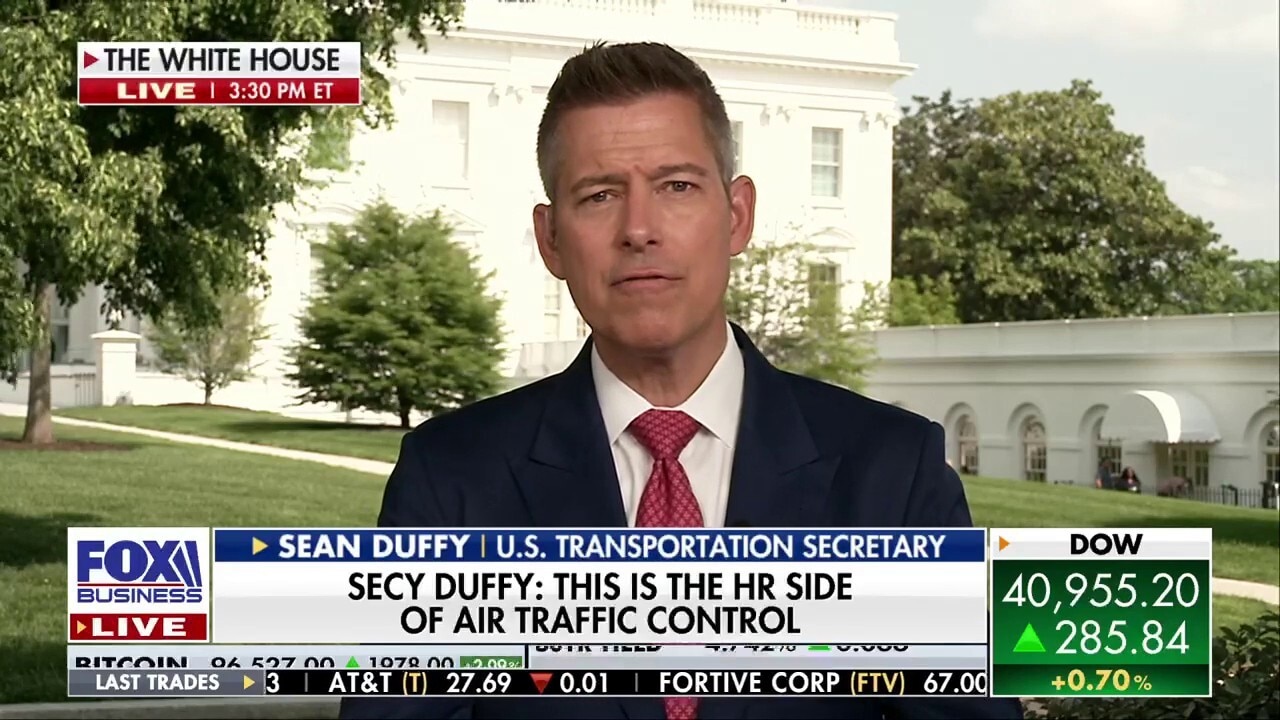 Transportation Secretary Sean Duffy unveils plan to build up air traffic control