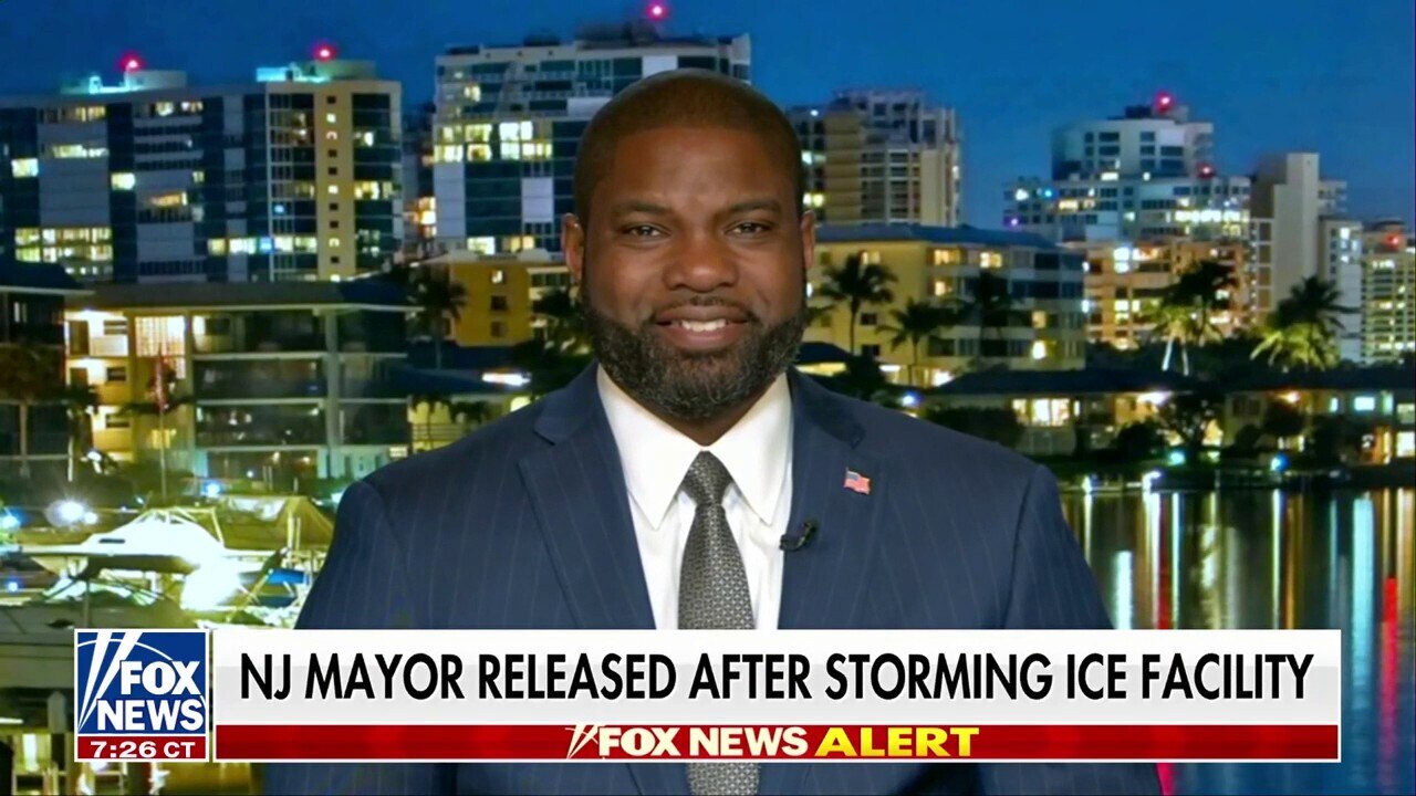 Democrats blasted for 'political stunt' in storming ICE facility