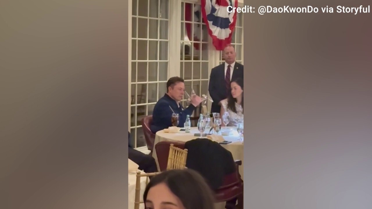 Elon Musk balances spoons at Mar-a-Lago