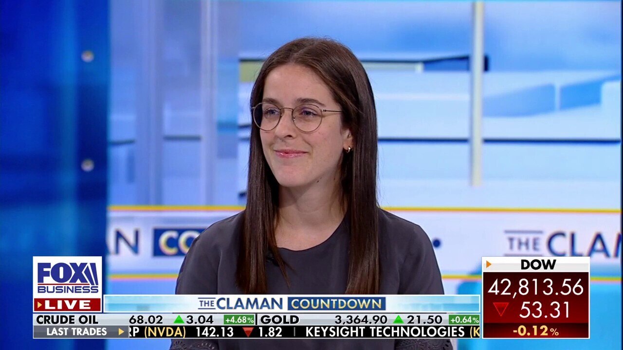 This might be a sign the consumer is weakening, expert warns