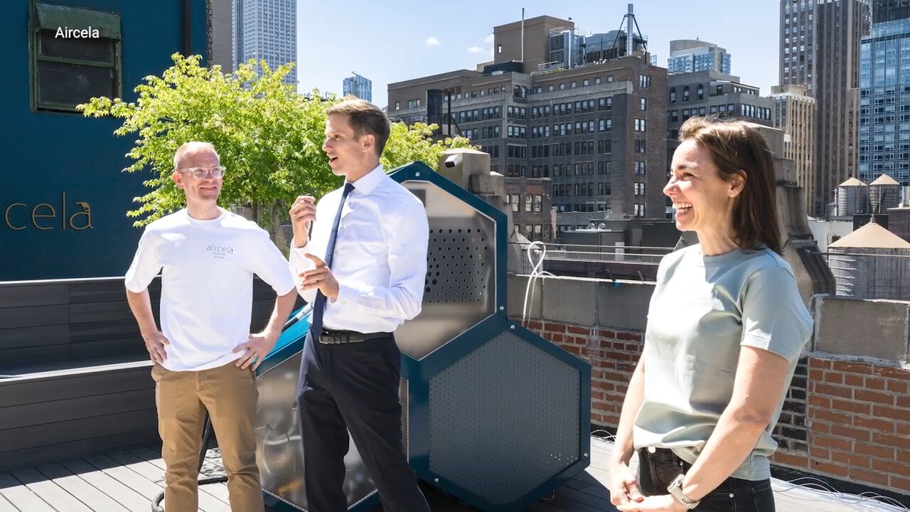 Compact machine turns air into ready-to-use gasoline