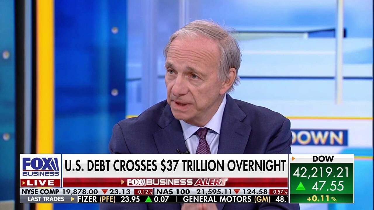 Billionaire Ray Dalio: The Fed pause on interest rate cuts was right move