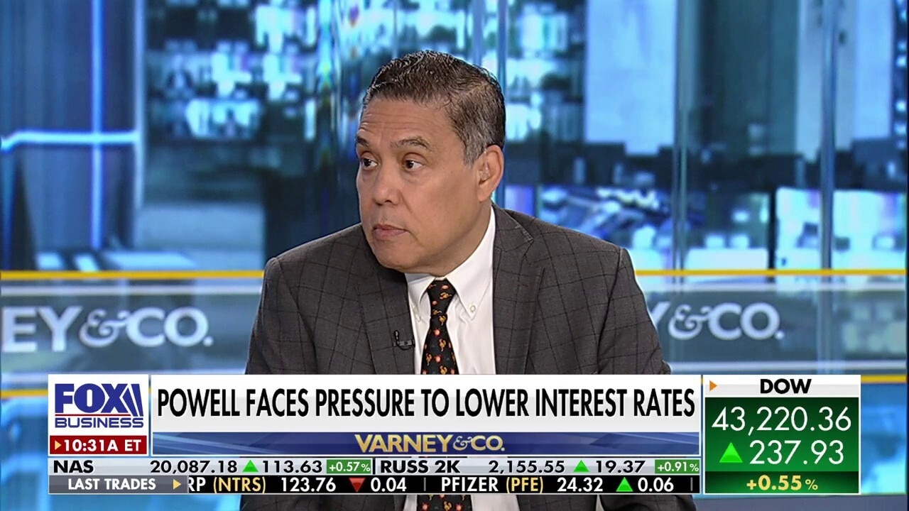 Expert calls on Powell to lower interest rates: ‘At some point’ they have to