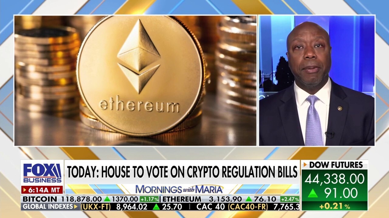 GOP sen. says Trump 'keeps pulling a rabbit out of his hat' with crypto wins