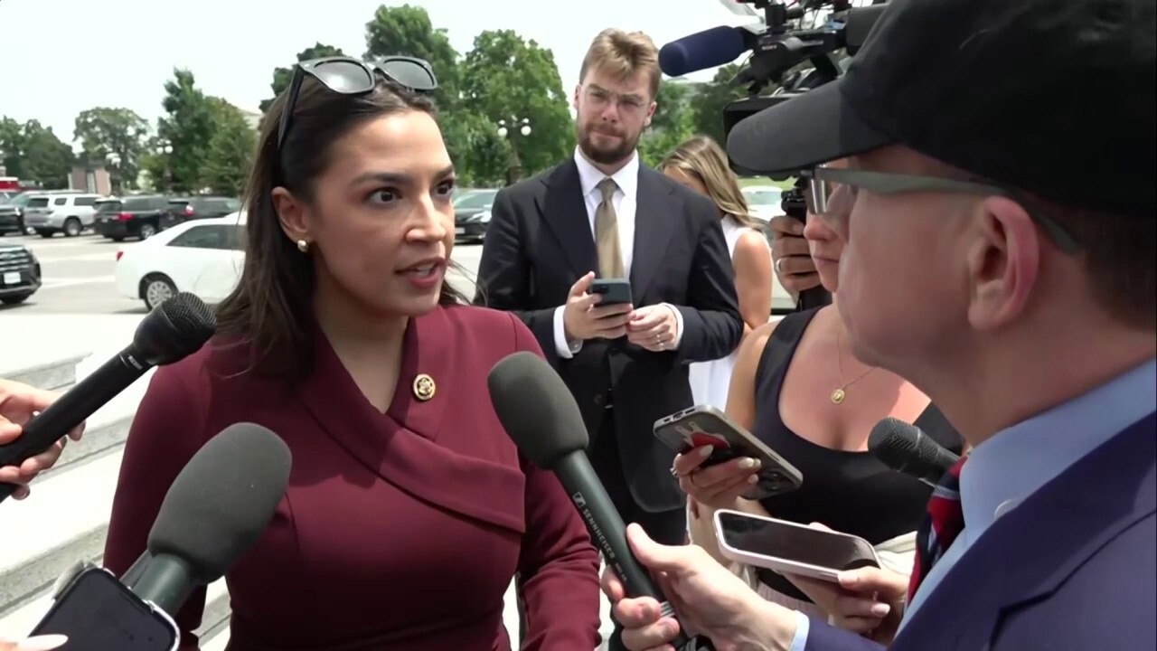 AOC touts Democrats' 'productive' meeting with Zohran Mamdani