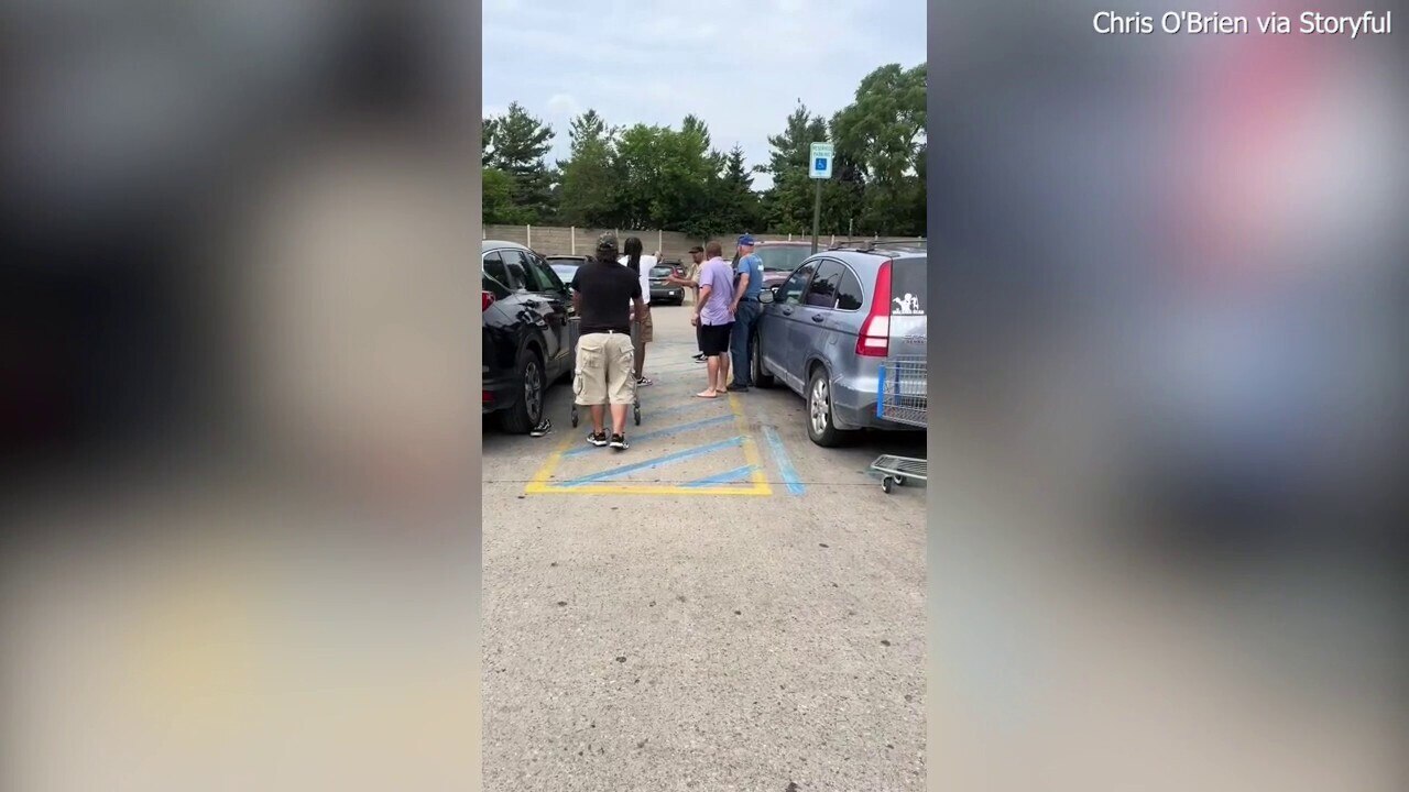 Armed man, other bystanders stop Michigan Walmart stabbing suspect