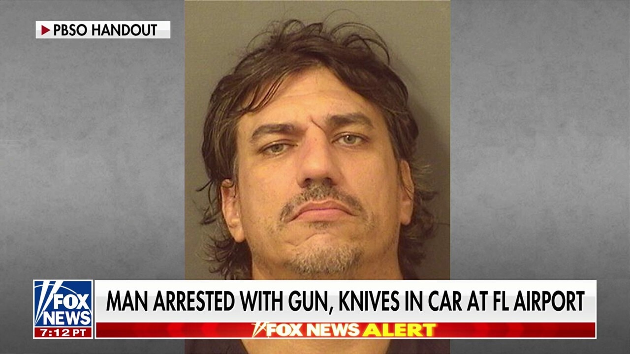 Man arrested after gun, knives found in car at Florida airport