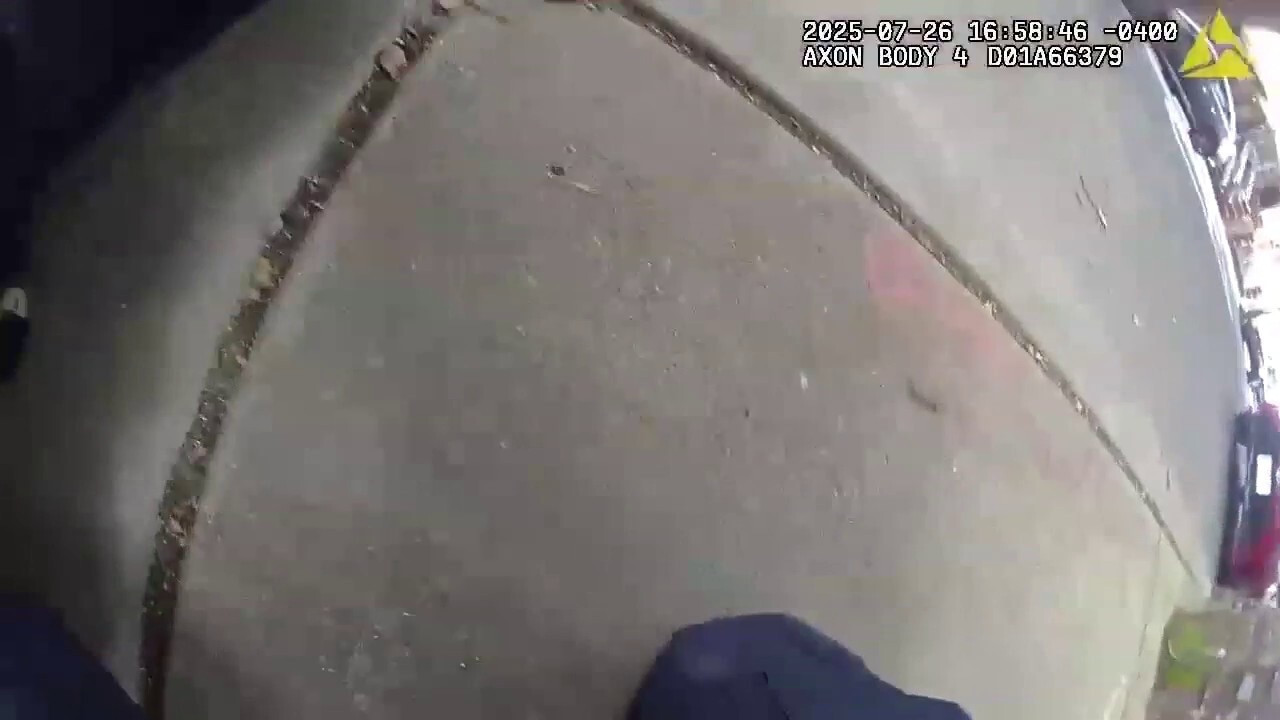 NYPD officer chases down shooting suspect