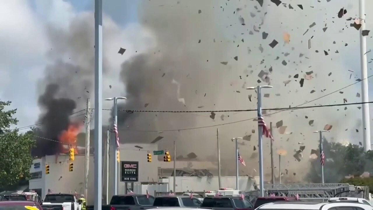 Explosion rocks North Carolina beach town