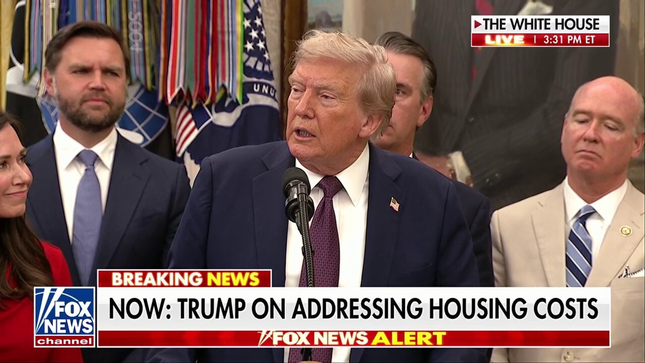 Trump slams Jerome Powell over rates: ''Too Late' is too late'