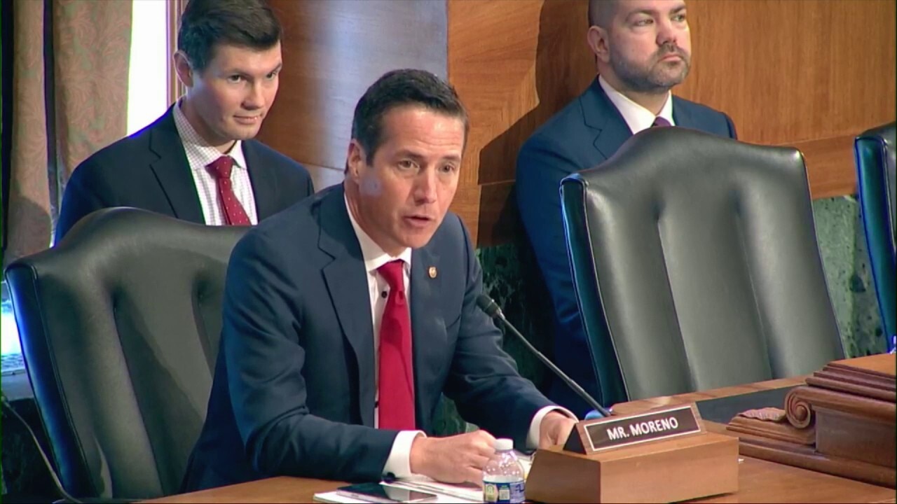 Senator tells Trump Fed nominee he hopes to get 'Federal Reserve stronger again'