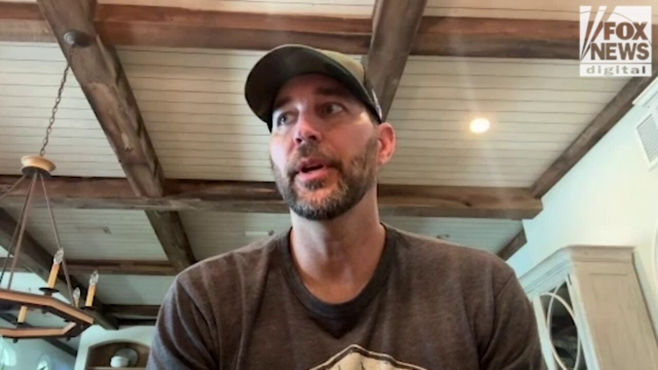 Adam Wainwright honoring late MLB pitcher Darryl Kile by spreading heart health awareness