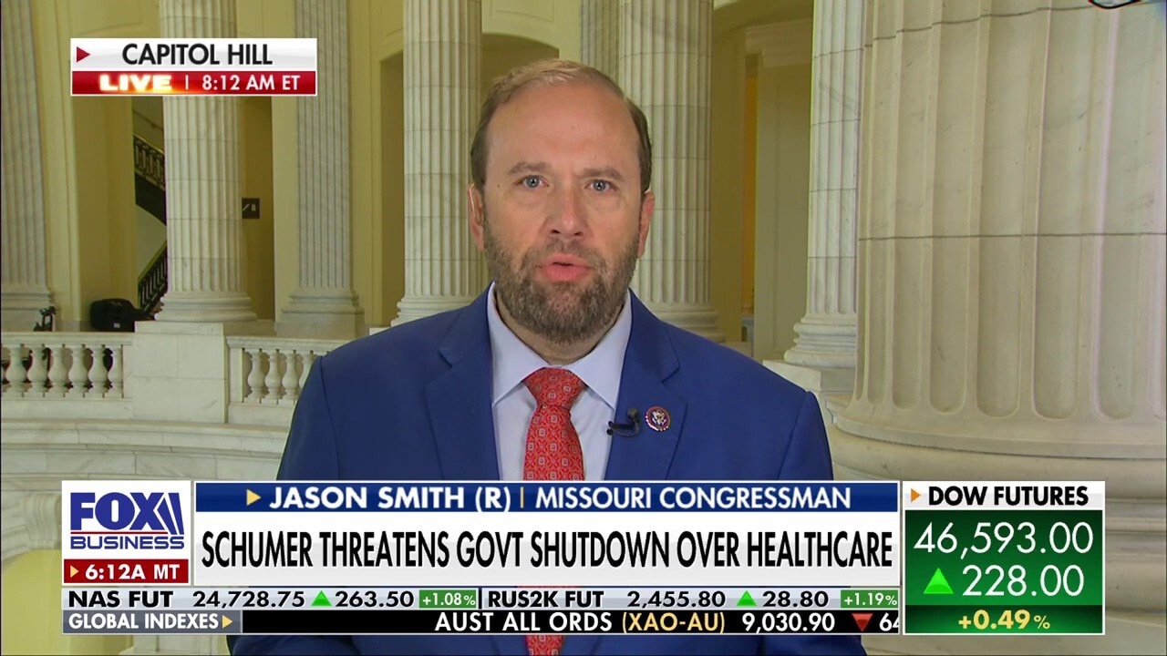 Lawmakers race to avoid government shutdown amid healthcare dispute