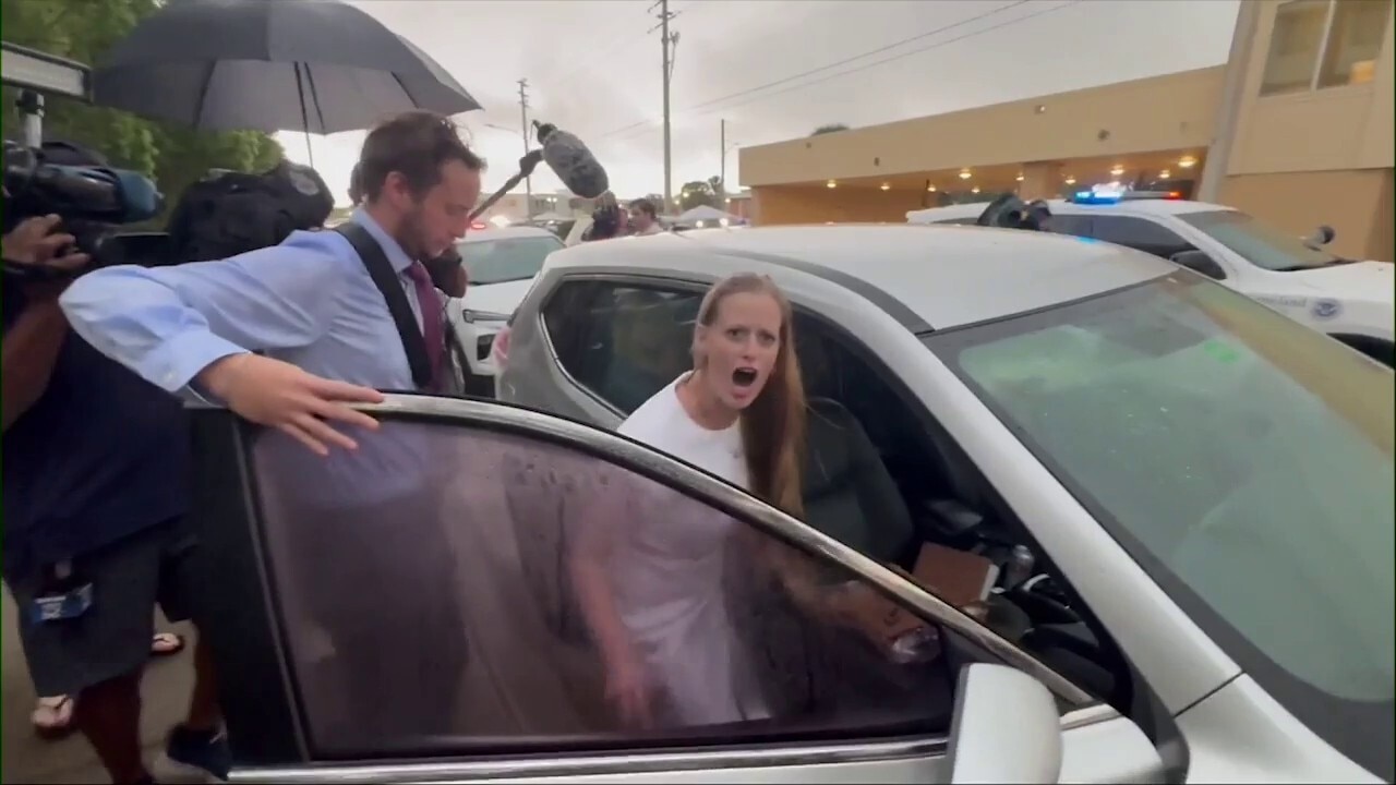 Ryan Routh's daughter curses at media as she runs from courthouse