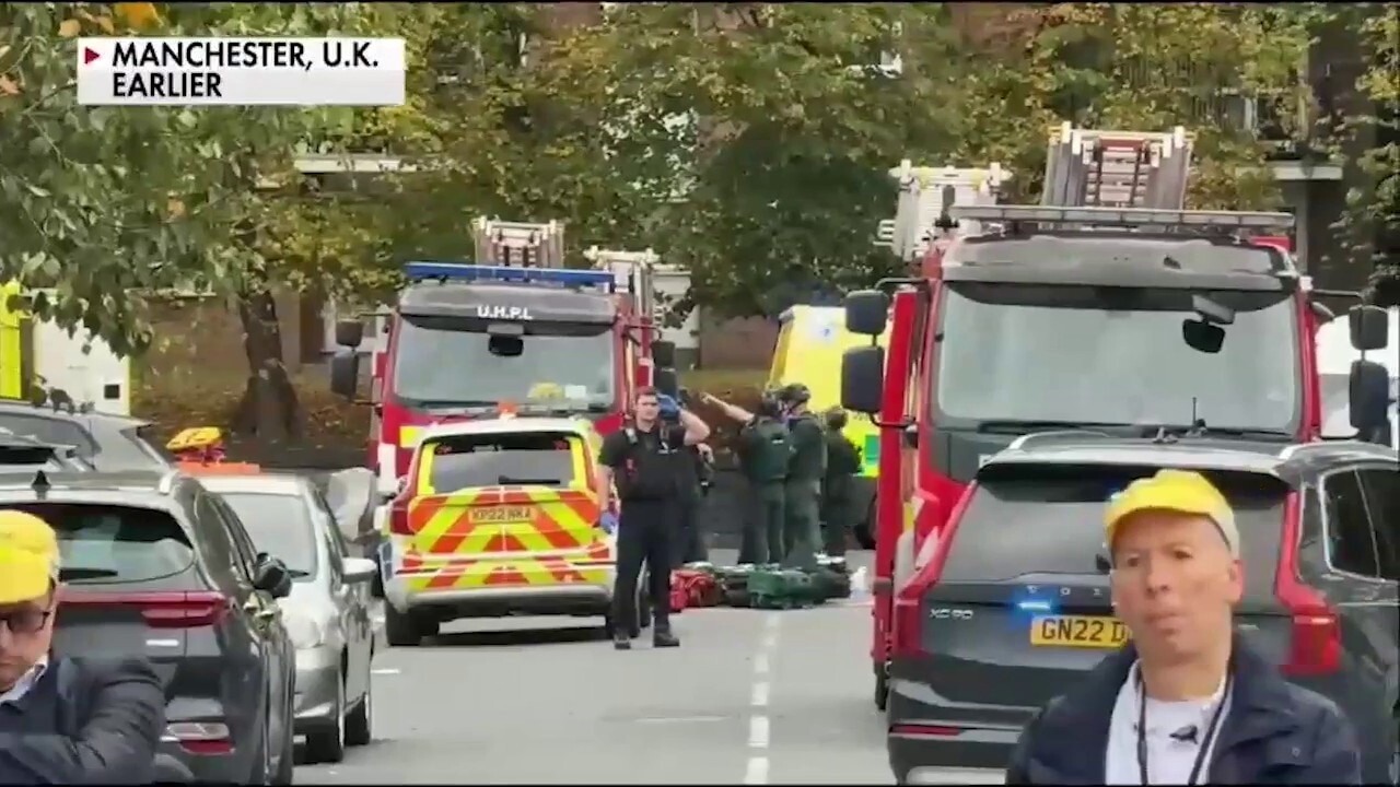 4 injured in car and knife attack outside UK synagogue