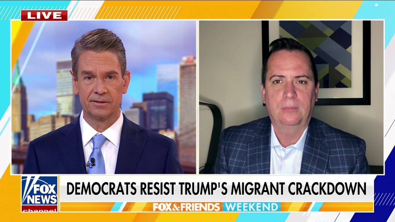 Chicago Democrats criticized for 'shameful' attacks on ICE agents