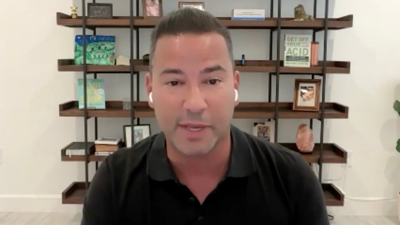 Gut health doctor reveals dangerous health issue that affects men more than women