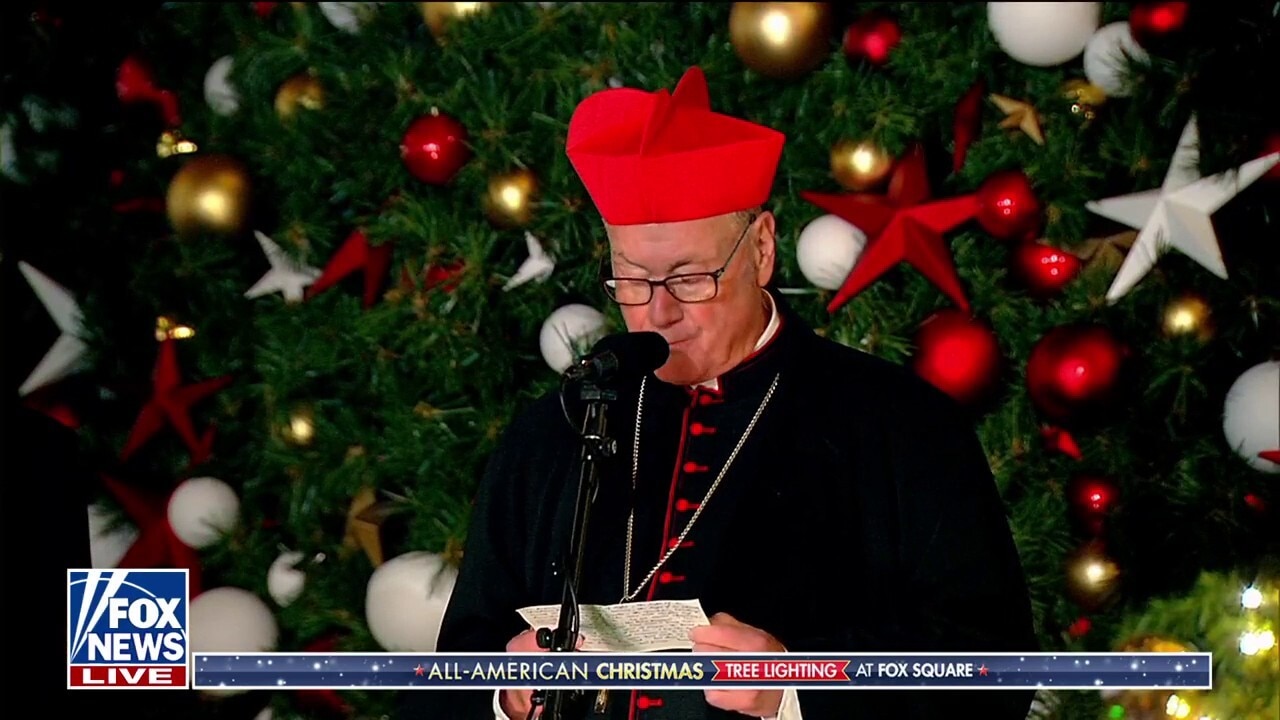 Cardinal Dolan leads prayer at Fox tree lighting