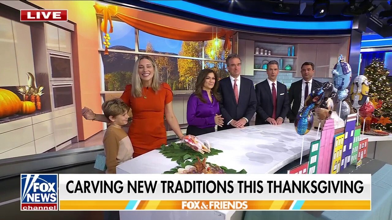 'Fox & Friends Weekend' co-hosts carve new traditions this Thanksgiving