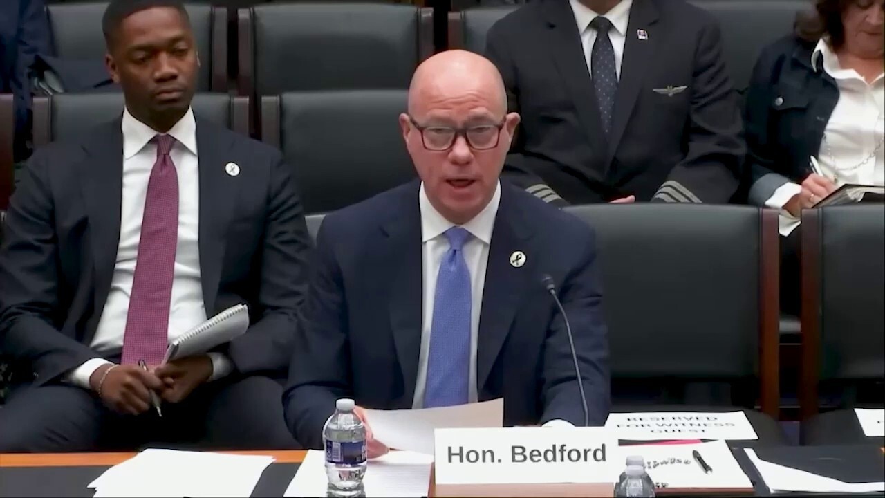 FAA chief calls for agency to ‘evolve’ and ‘keep pace with innovation’