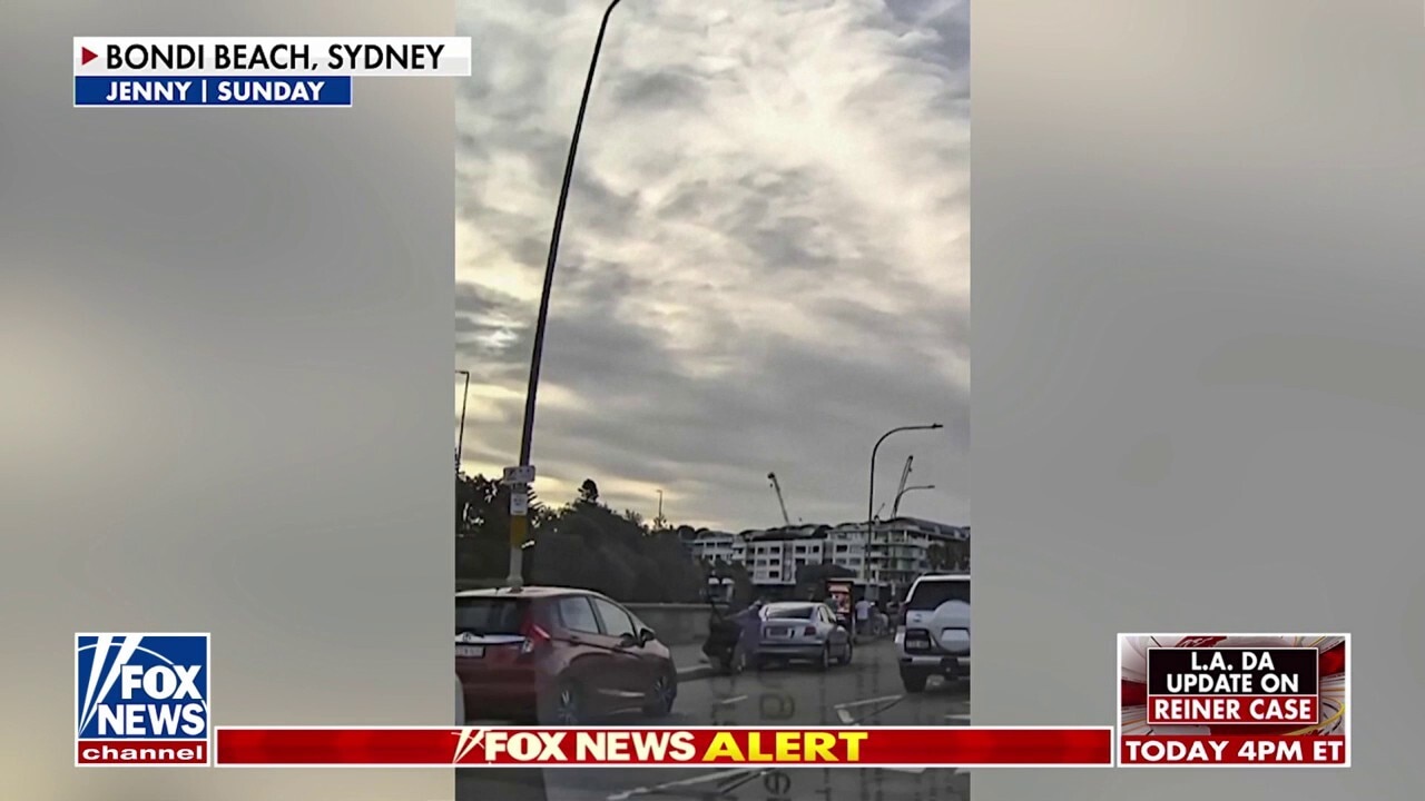 Police continue to investigate antisemitic terrorist attack in Australia
