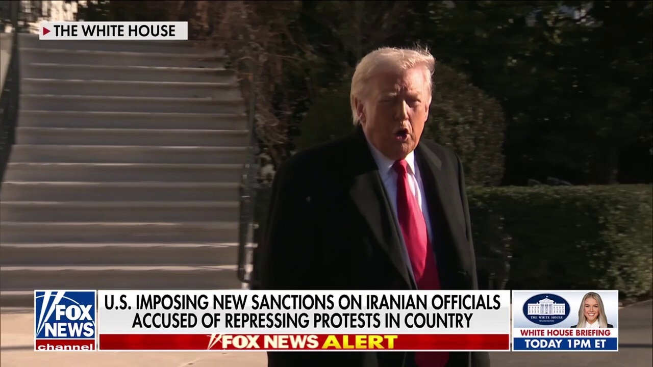 US imposes new sanctions on Iranian officials
