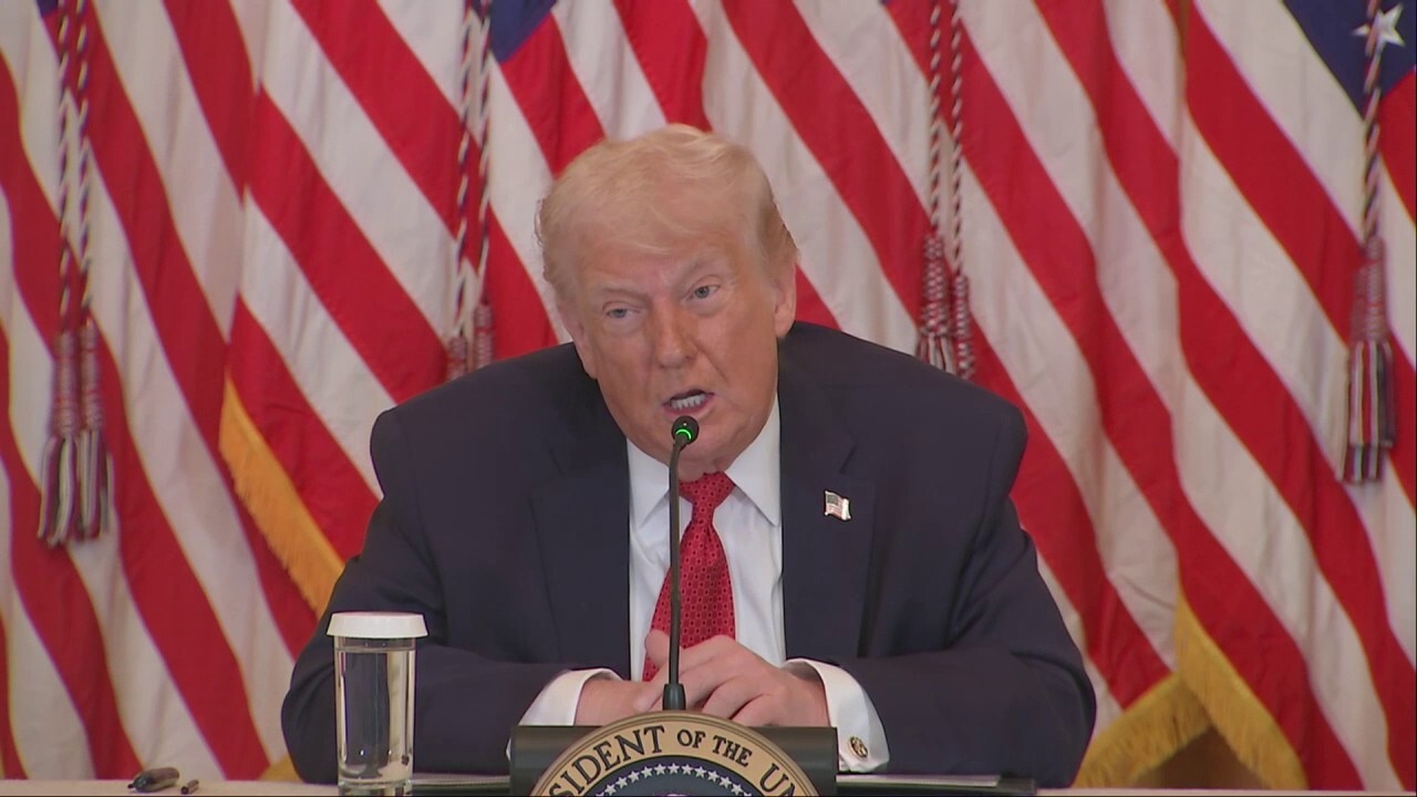 Trump breaks out French accent while recounting phone call with Macron