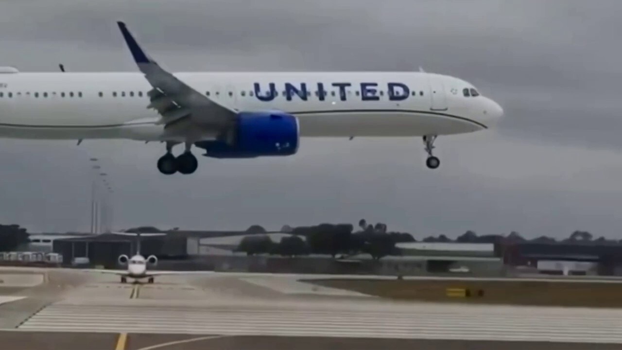 United Airlines flight disabled after nose gear breaks off on Orlando arrival