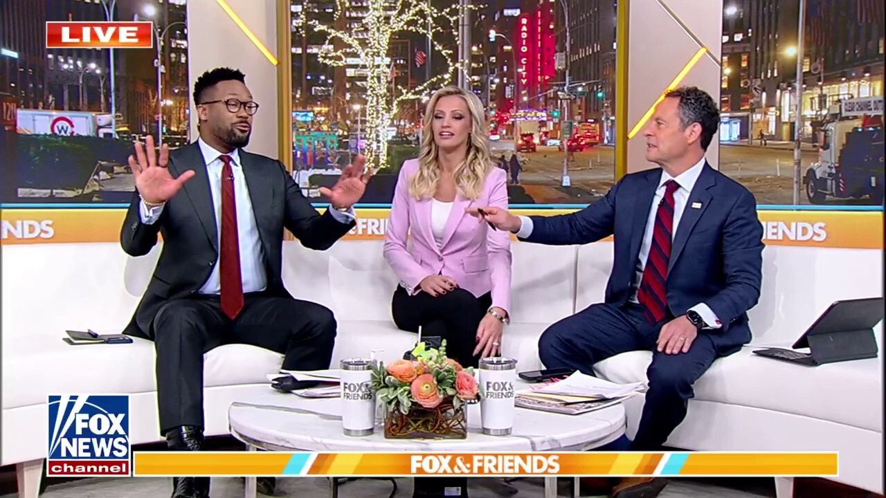 Lawrence Jones returns to 'Fox & Friends' after emergency eye surgery