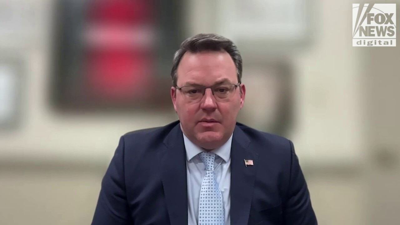 Burt Jones touts 'Girl Dads for Burt' coalition seeking to celebrate daughters, preserve 'fairness' in girls' sports