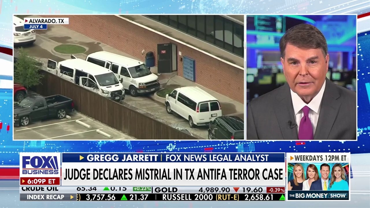 Defense lawyer in Antifa terror case 'wasted' court's time with this t-shirt: Legal analyst