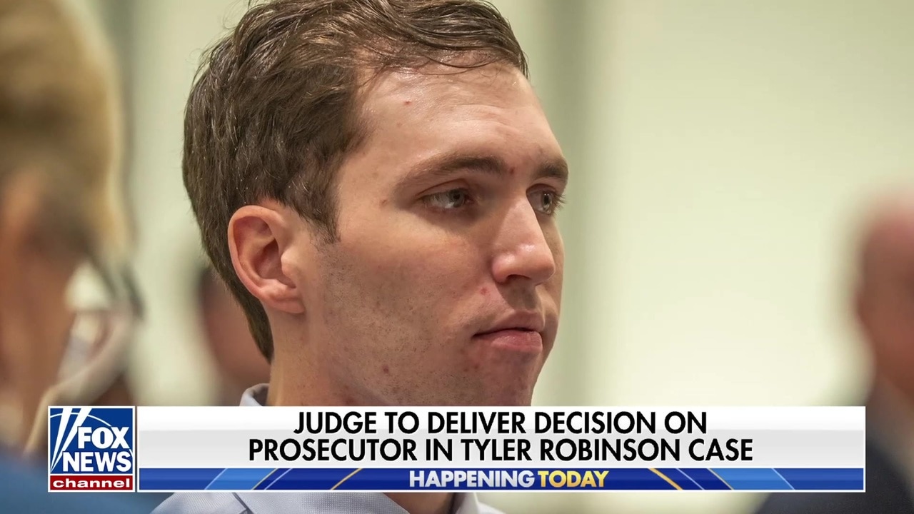 Judge to decide on prosecutor in Tyler Robinson case