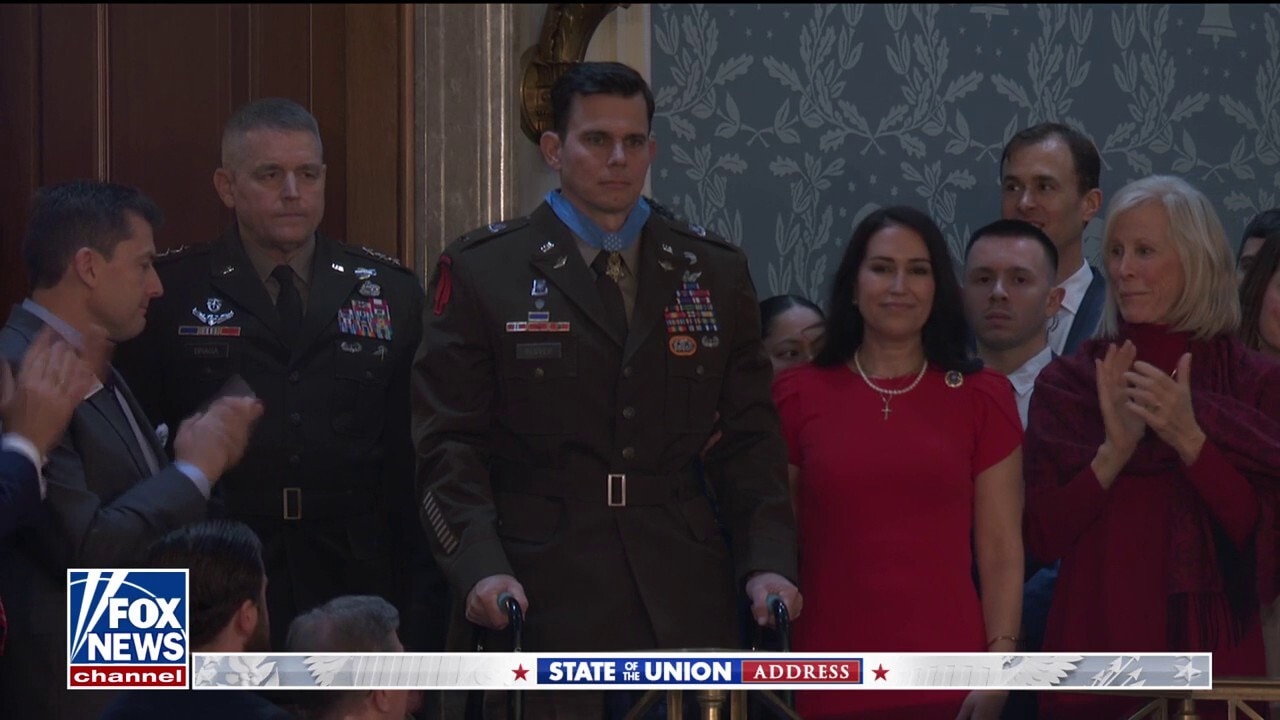 Trump awards Medal of Honor to Army pilot wounded in Maduro capture